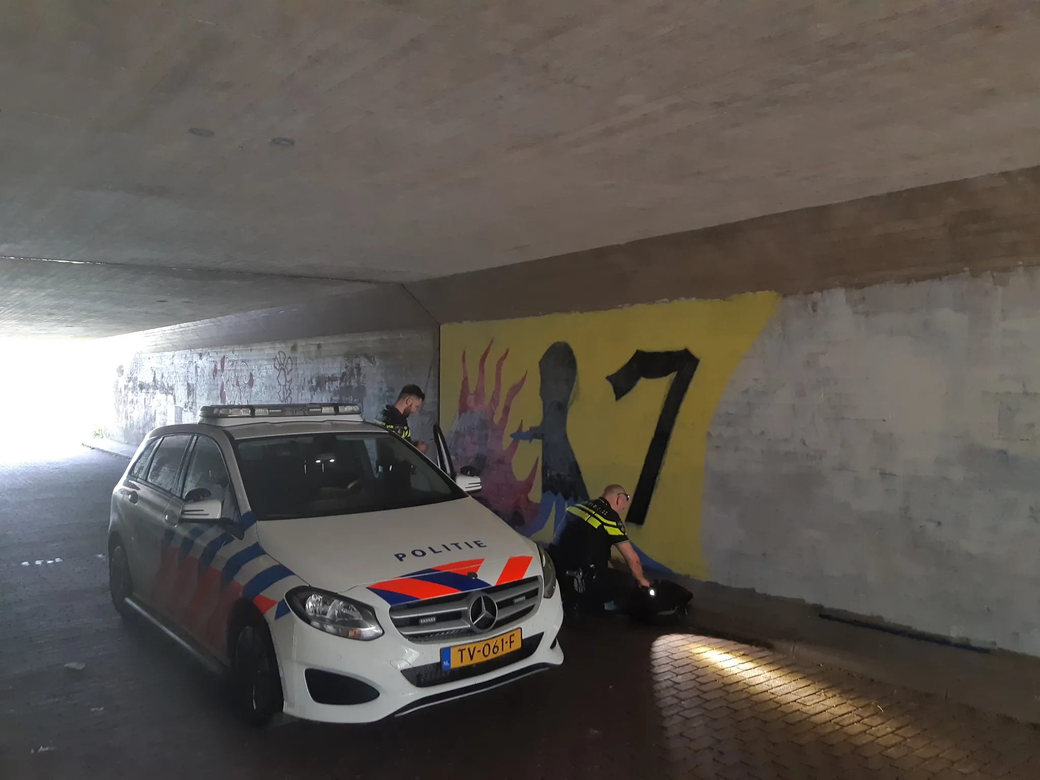 politie auto grtafrfiti zandenbos poltiie nunspeet facebook