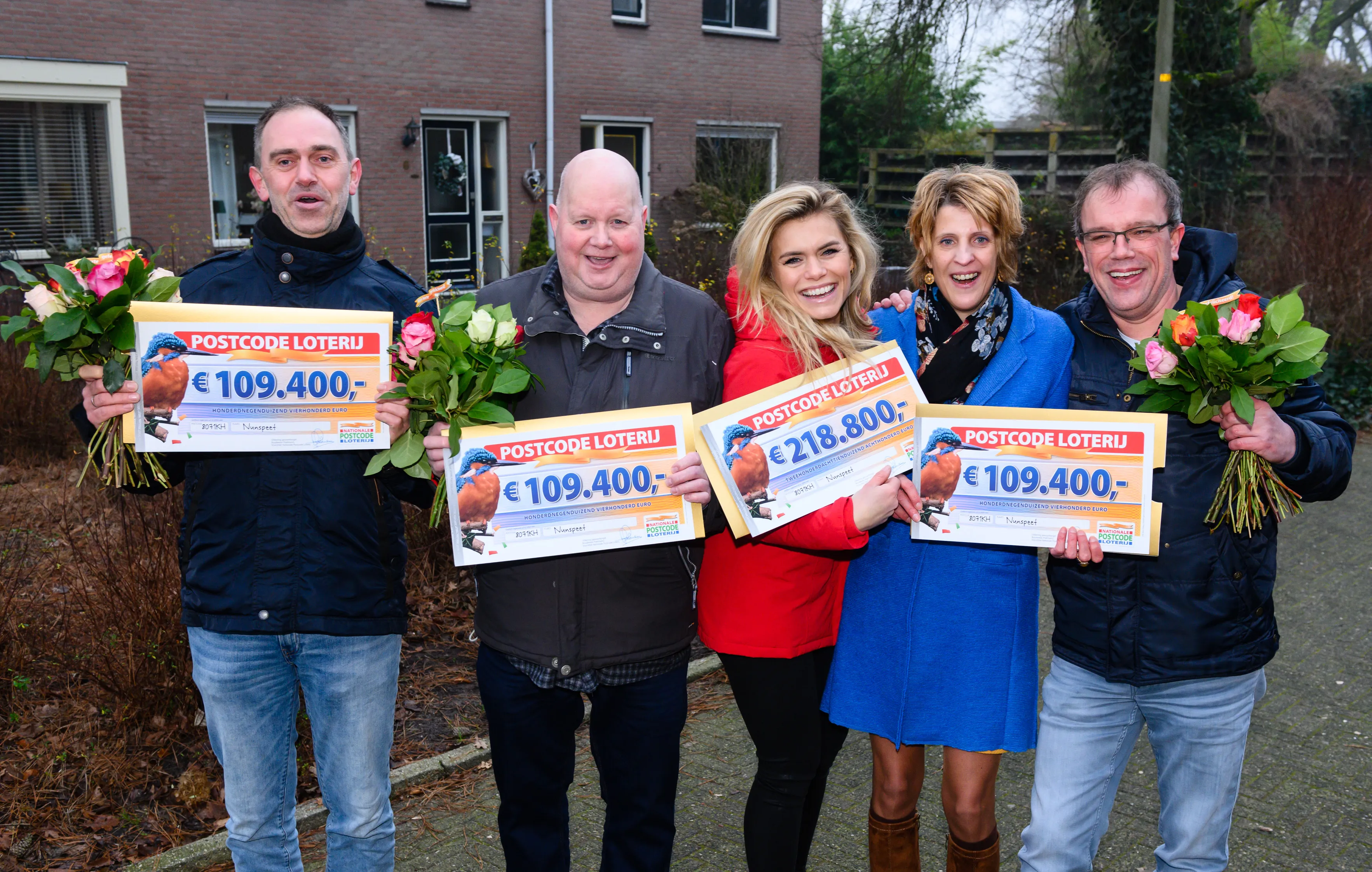 postcode loterij ambassadeur nicolette van dam verrast nunspetenaren met 547000 euro
