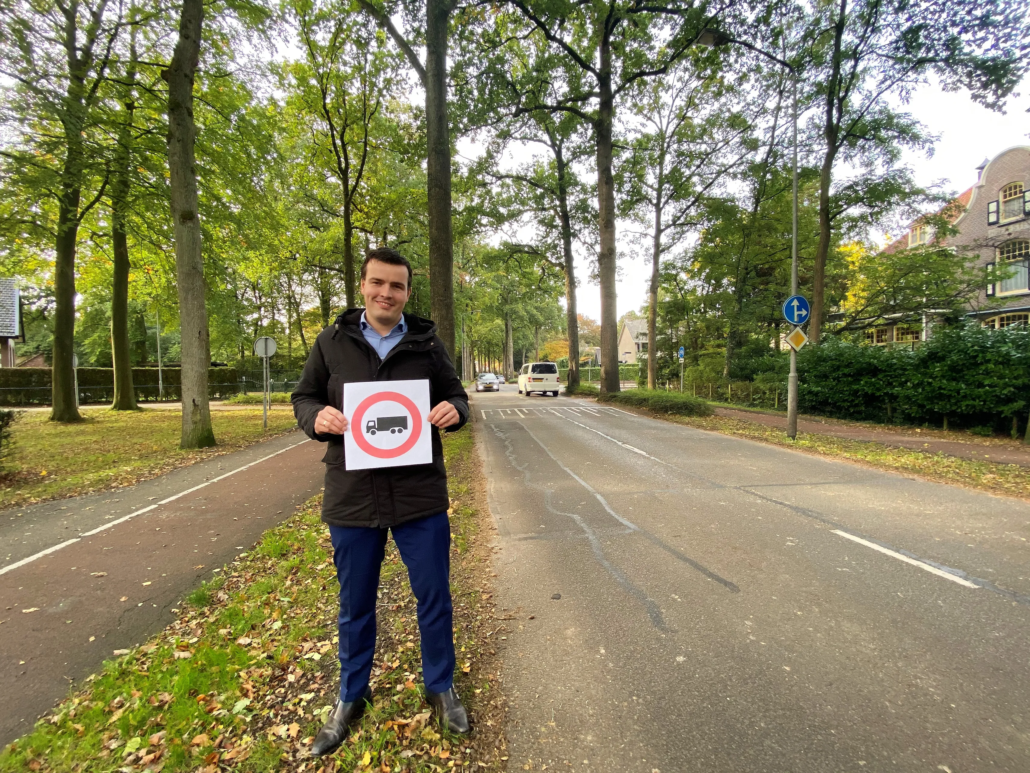 sgp fractievoorzitter harm jan polinder langs het gedeelte van de molijnlaan wat de sgp fractie wil afsluiten voor vrachtverkeer