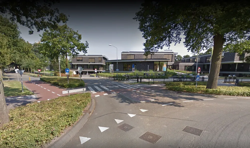 veluvine voorkant rotonde street view