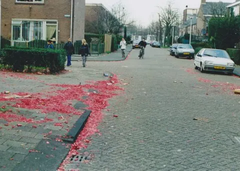 vuurwerk opruimen afval moslims ahmadiyya