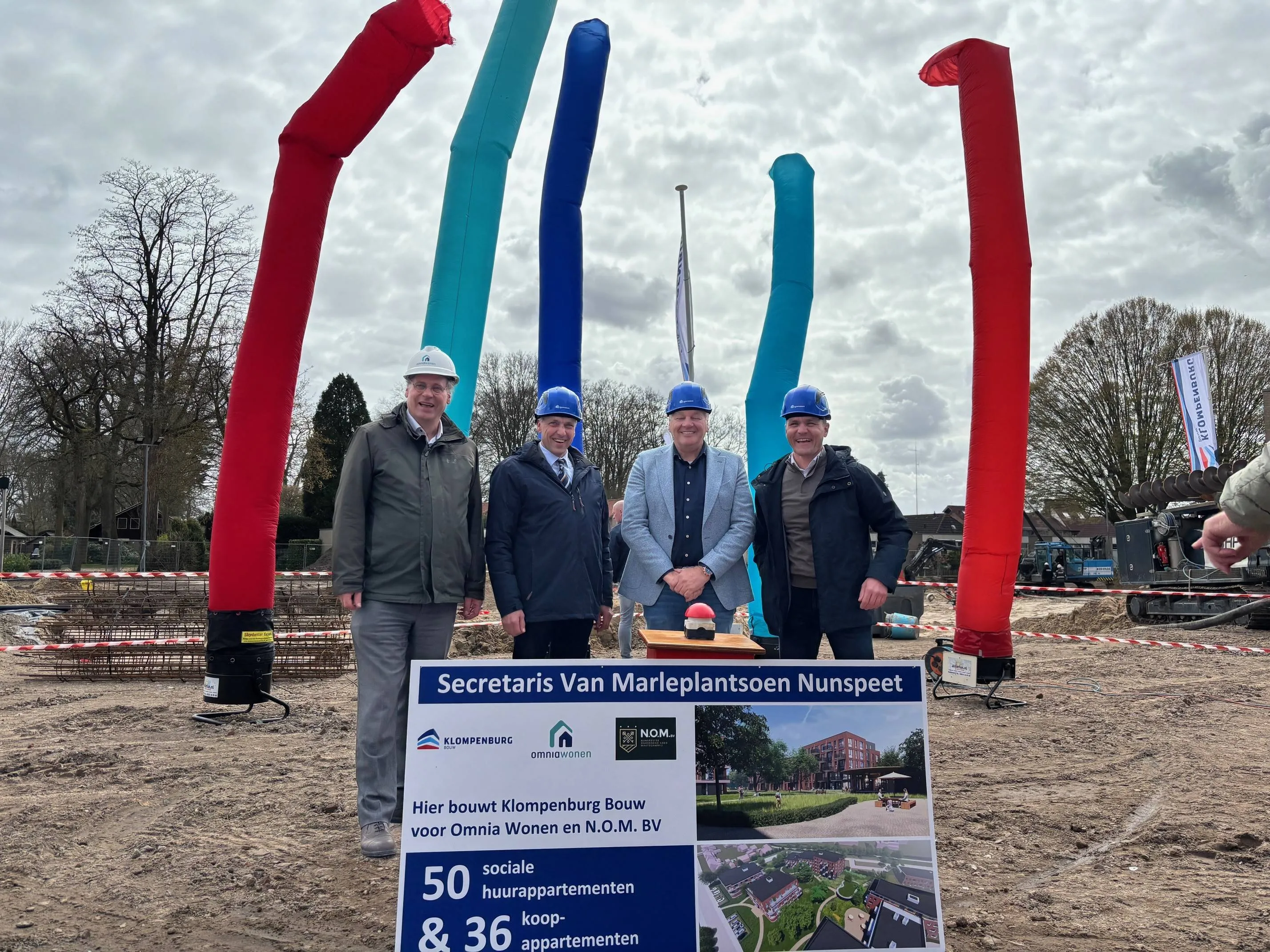 De bouw van 50 sociale huurappartementen aan het Van Marleplantsoen in Nunspeet is officieel gestart.