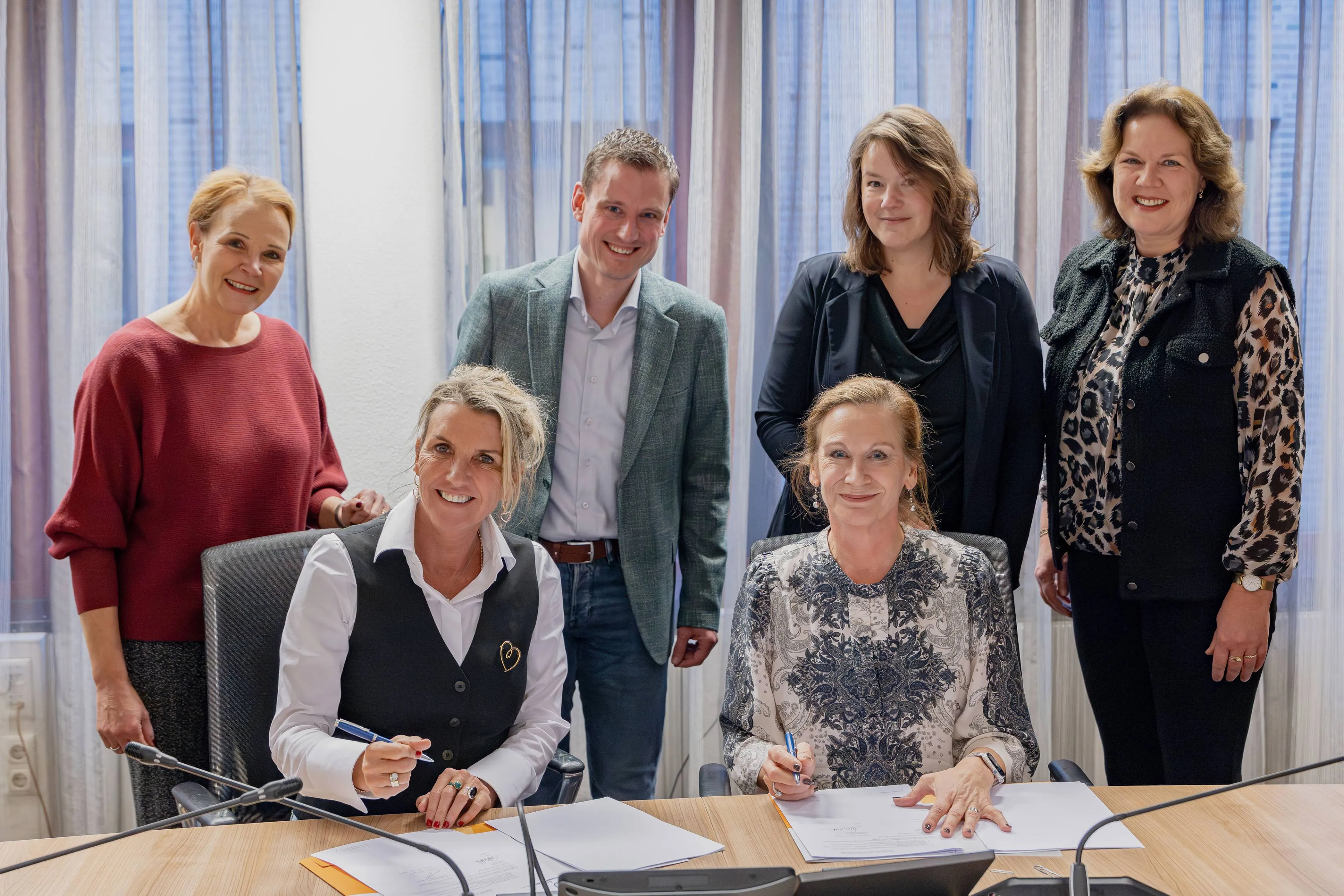 20251216 Gemeente Oldenzaal en Stichting Carmelcollege ondertekenen samenwerkingsovereenkomst voor revitalisatie en vernieuwbouw Twents Carmel College