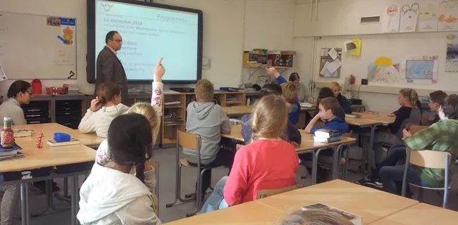 hp5iz0gai5mzyv53hs5ez85zd wethouder geeft les