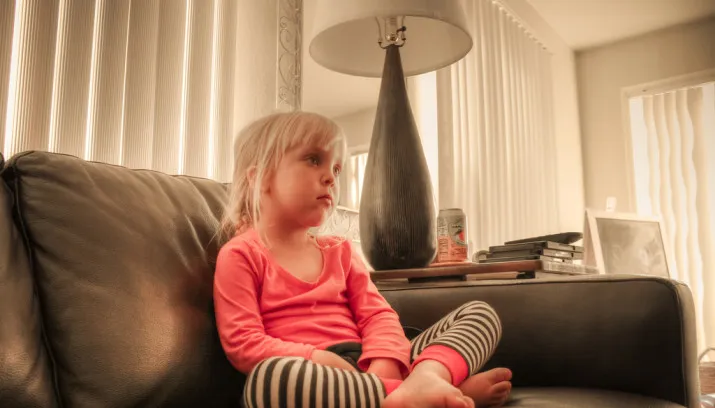 tv televisie kijken at sage solar cc by 20