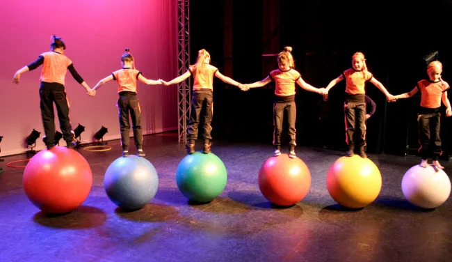 con4kqe5rwz03knelawrenxce jeugdcircus