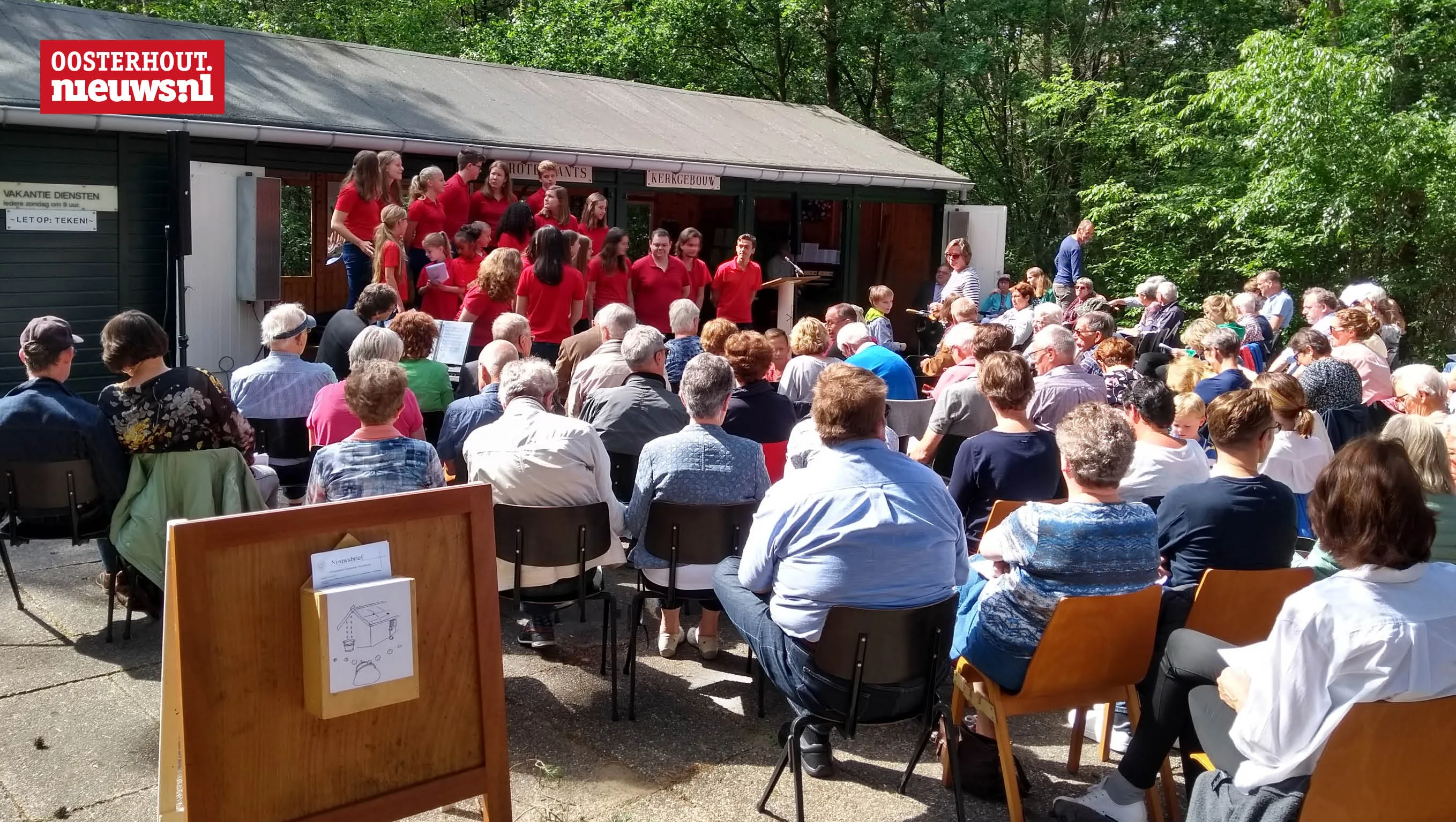 kerkdienst in het bos
