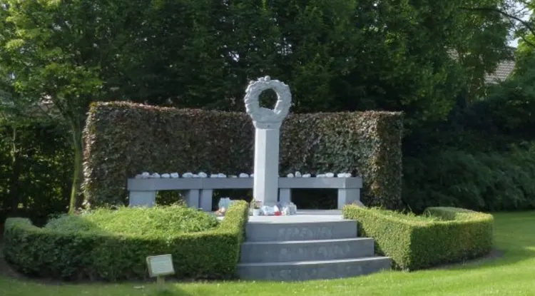 kindemonument leijsenakkers