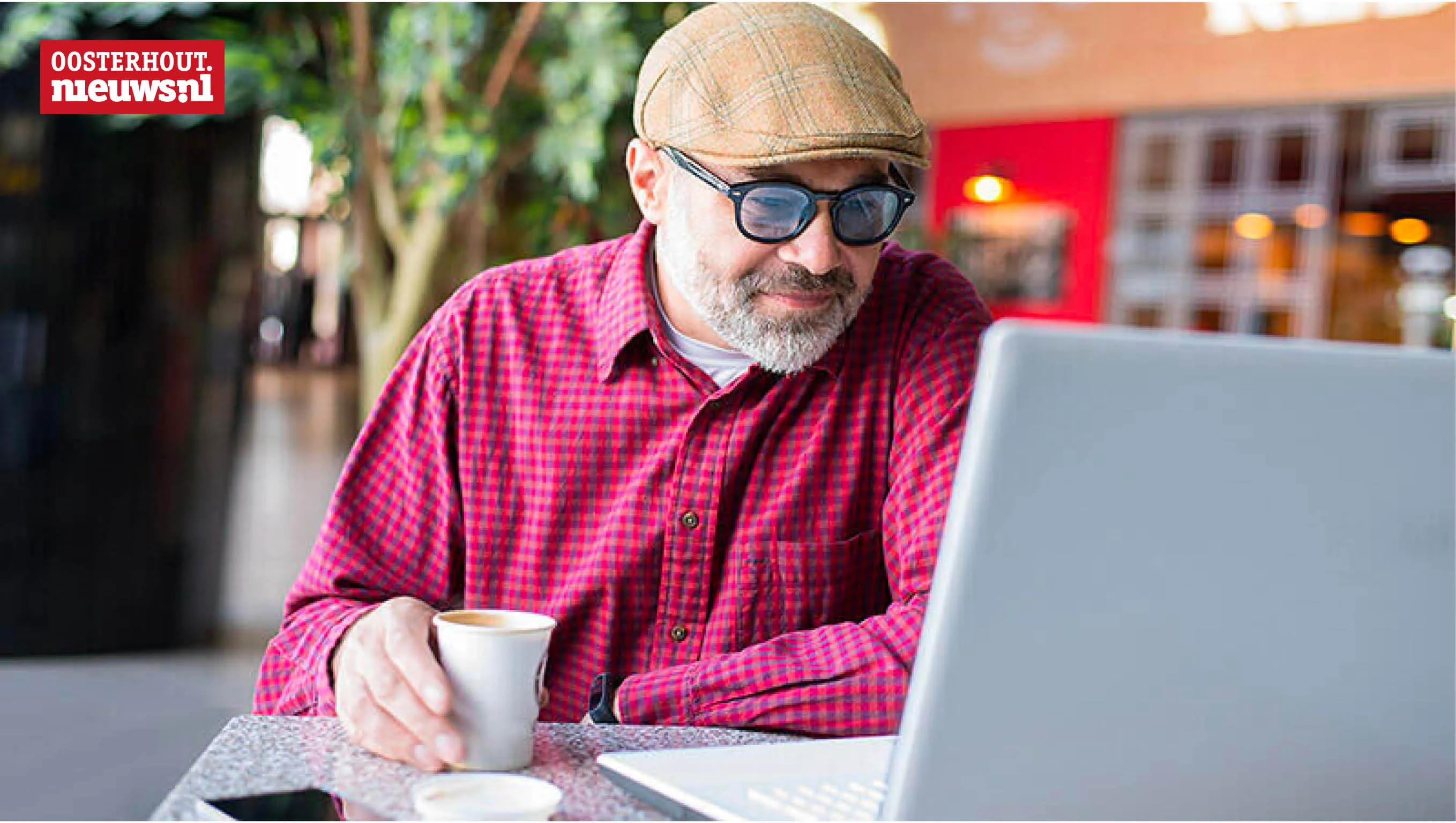 man computer theek 5