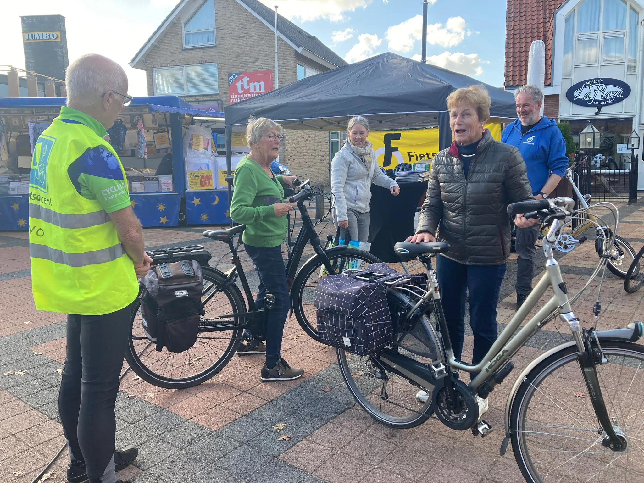 20221011 foto markt zetten