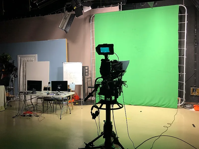 800px wbgu tv green screen