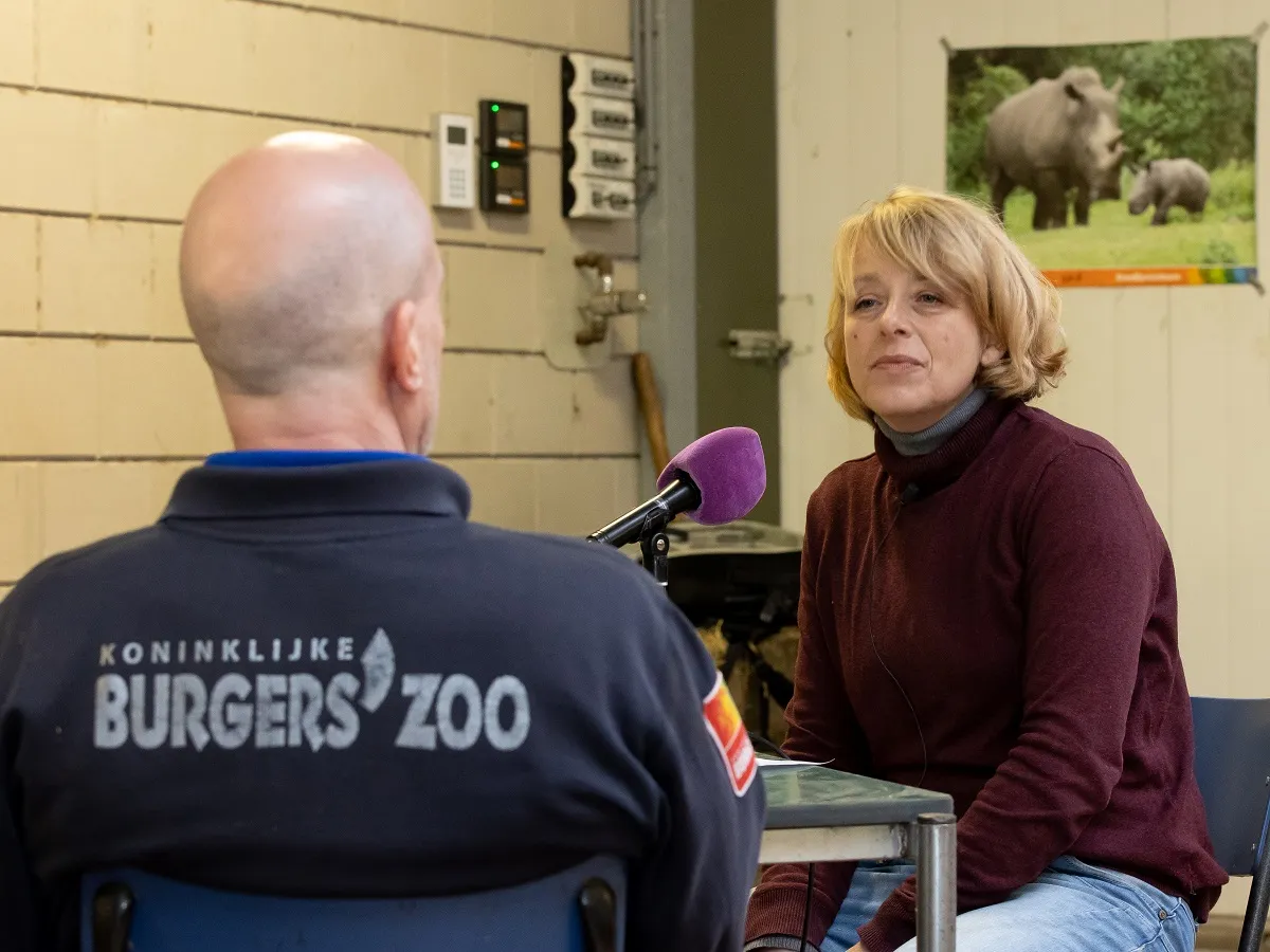 angelique interviewt dierverzorger rene rijken
