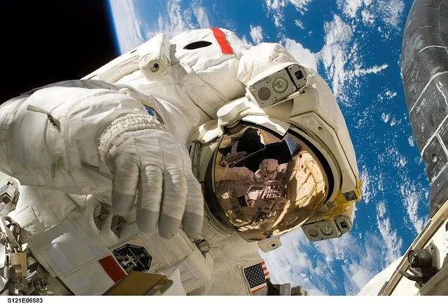 astronaut g428b075f0 640