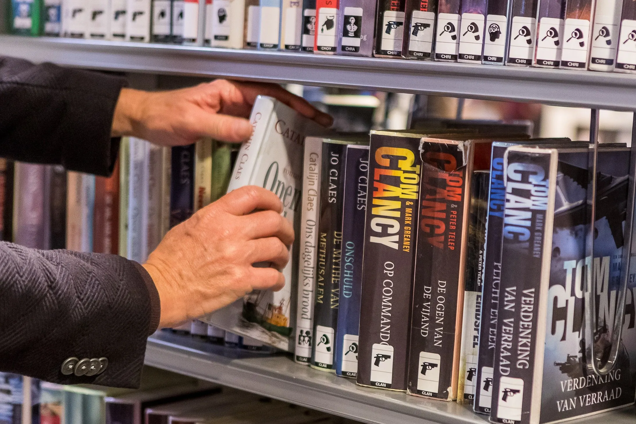 bibliotheken open voor afhalen en inleveren van boeken fotograaf marcel krijgsman