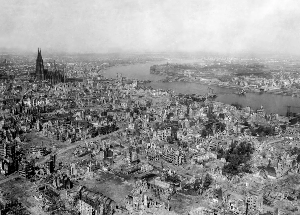 cologne bombing destruction war post war period reconstruction cologne cathedral 1945 1253556jpgd