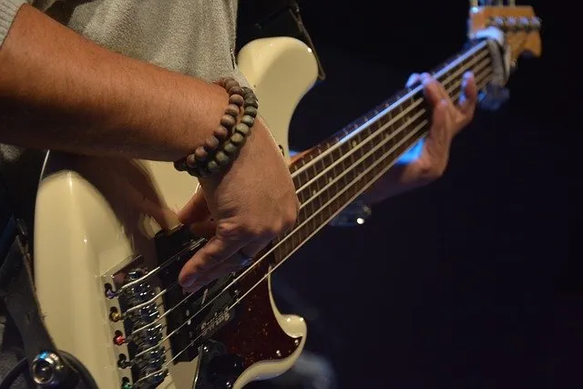 guitar g19e609d35 640