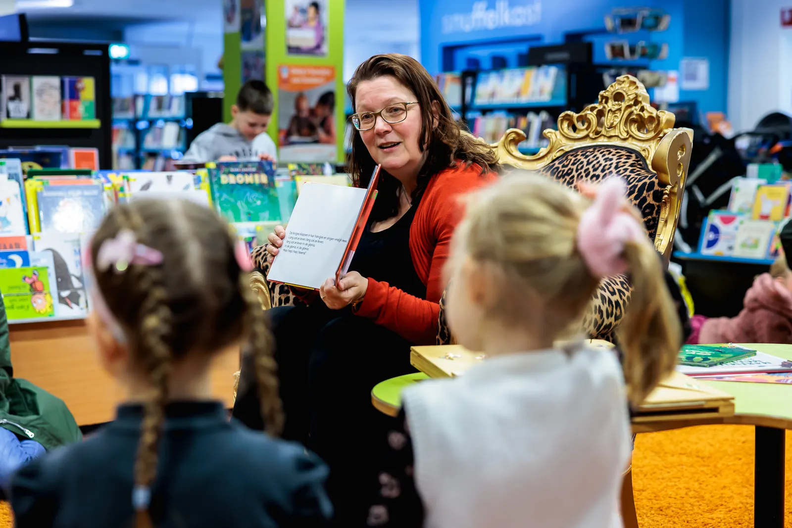 voorlezen in bibliotheek elst fotograaf marcel krijgsman