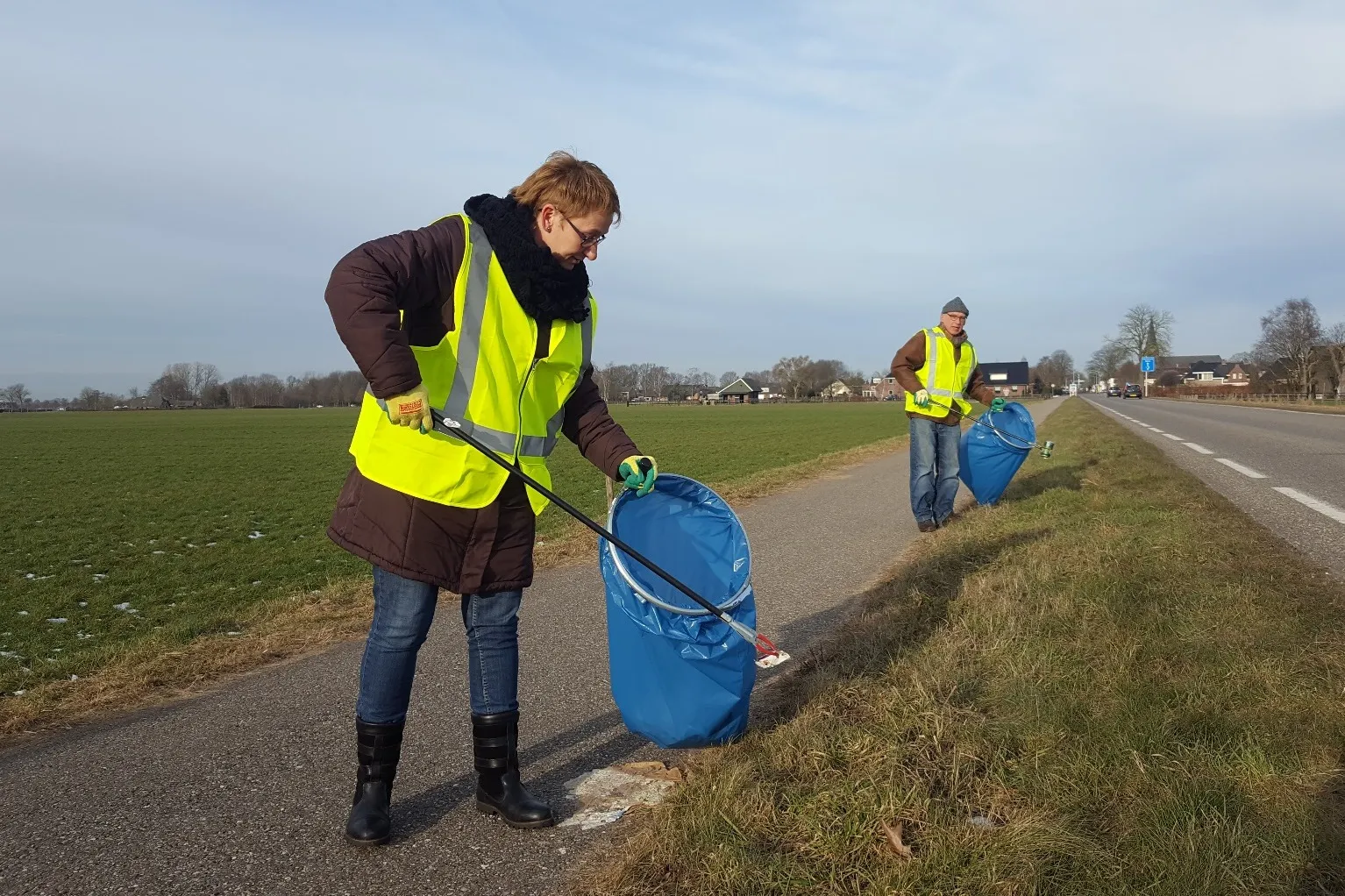 zwerfafvalbrigade in actie klein crop