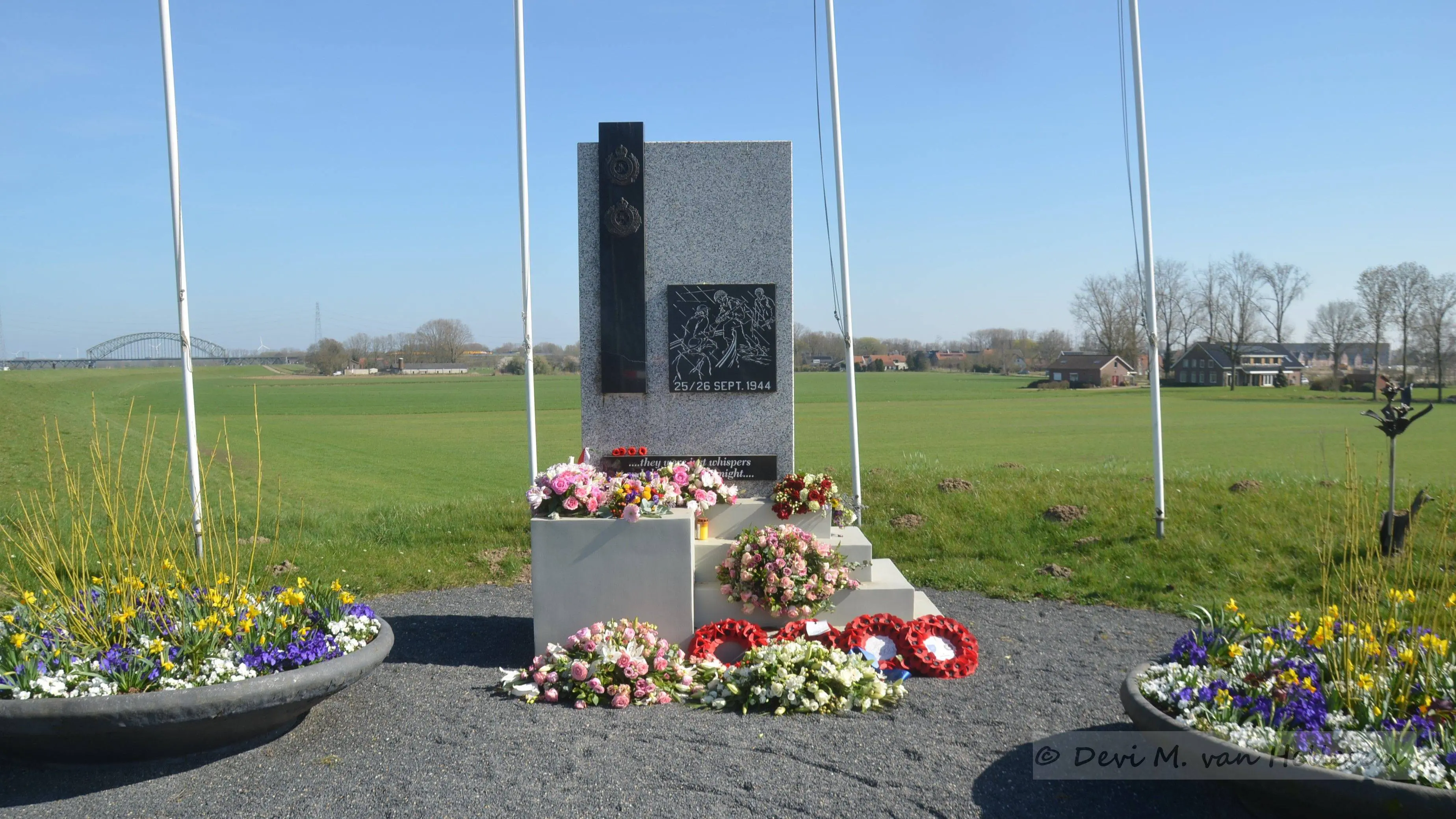 Engeneers monument Driel (1)