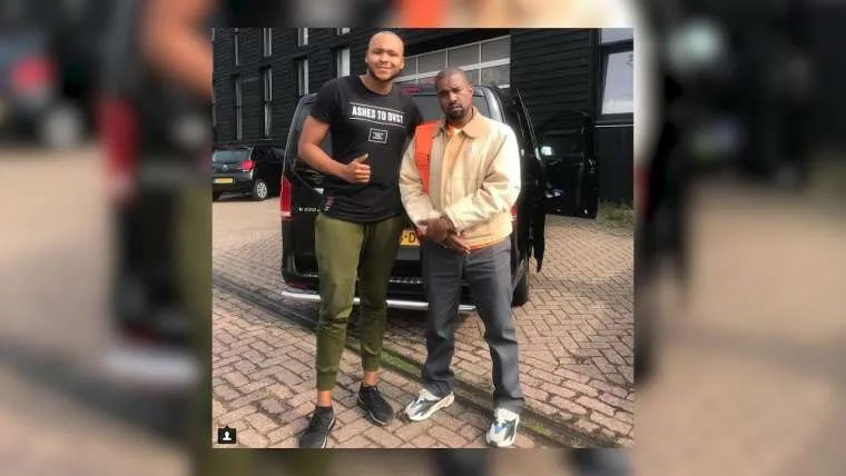 jongen komt kanye west random tegen in rotterdam rjfyewypu30