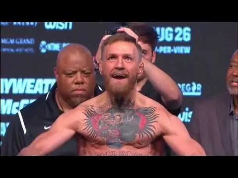 kijken floyd mayweather en conor mcgregor wegen voor het gevecht