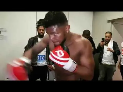 rotterdamse bokser luis tavares wereldkampioen daagt badr hari uit