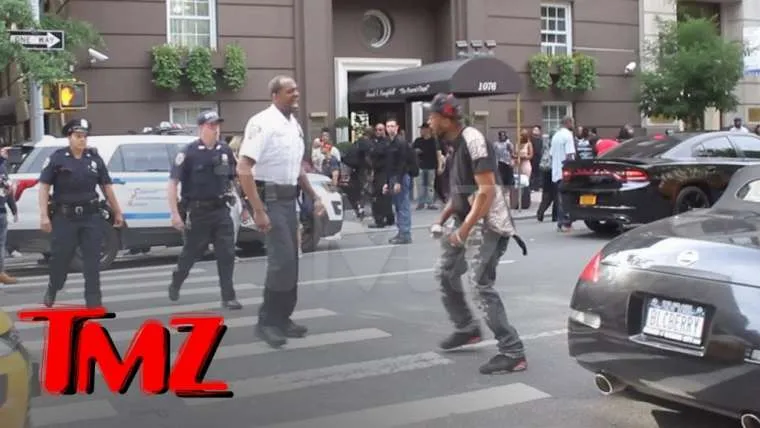 straatgevecht en arrestatie s na de begrafenis van prodigy mobb deep