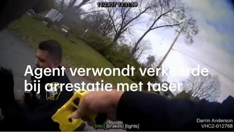video agent richt taser op collega