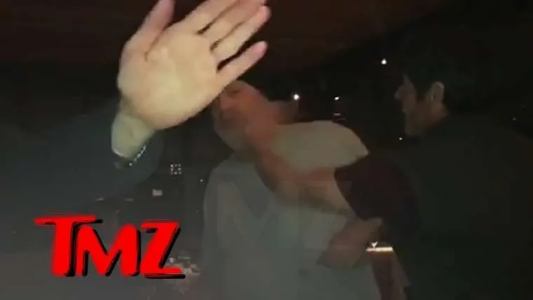 video harvey weinstein wordt geklapt