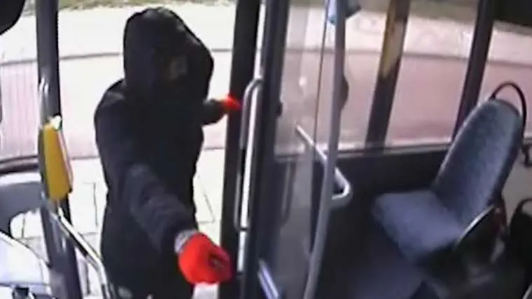 video jonge overvaller overbluft door buschauffeur