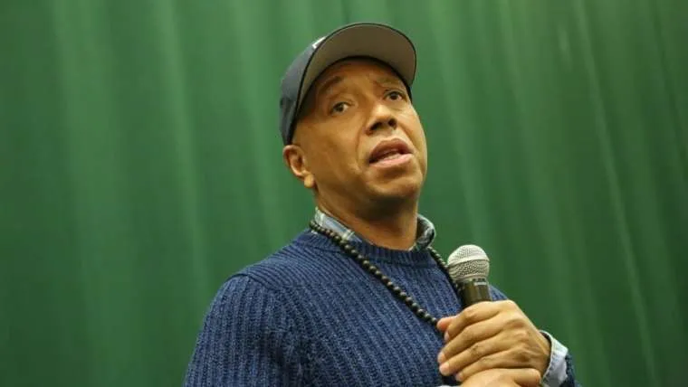 video russell simmons wordt door 3 vrouwen beschuldigd van verkrachting