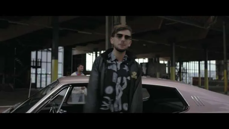 videoclip johnny sellah 038 kevin 8211 spullen op mij prod whiteboy