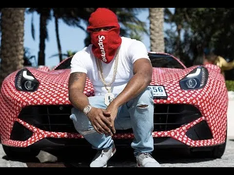 yo gotti laat zijn exclusieve 500 000 supreme ferrari zien