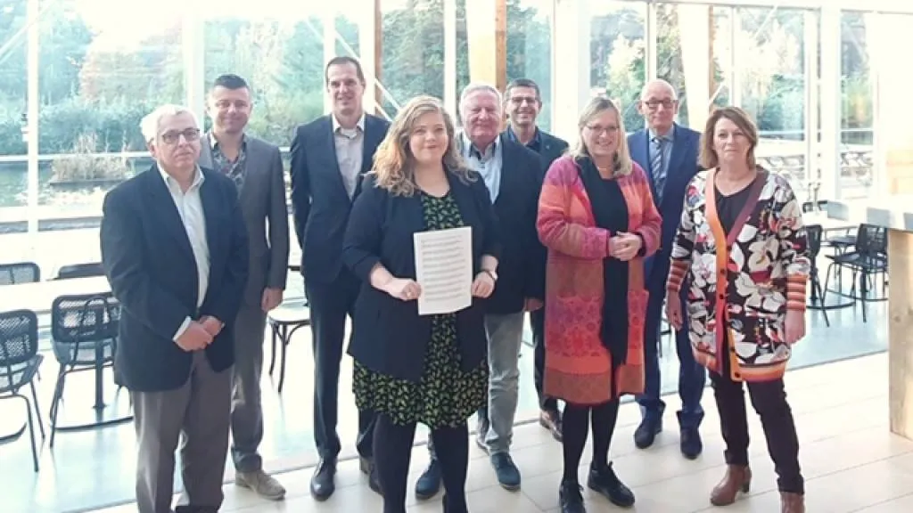725 foto bestuurders tekenen samenwerkingsovereenkomst cultuurregio noord en midden limburg