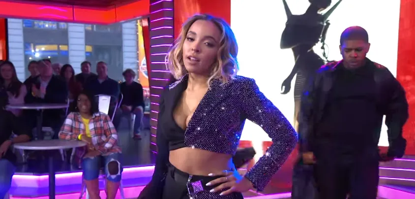 Tinashe live performance