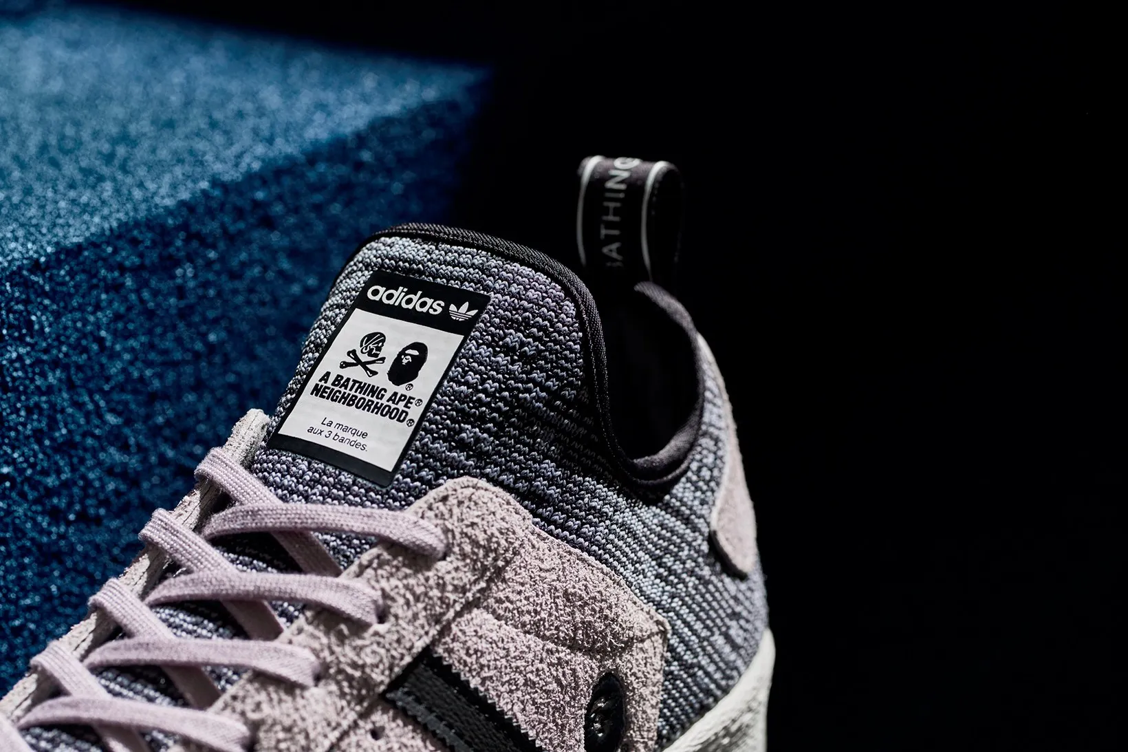 Check hier de eerste beelden van de BAPE x NEIGHBORHOOD x adidas
