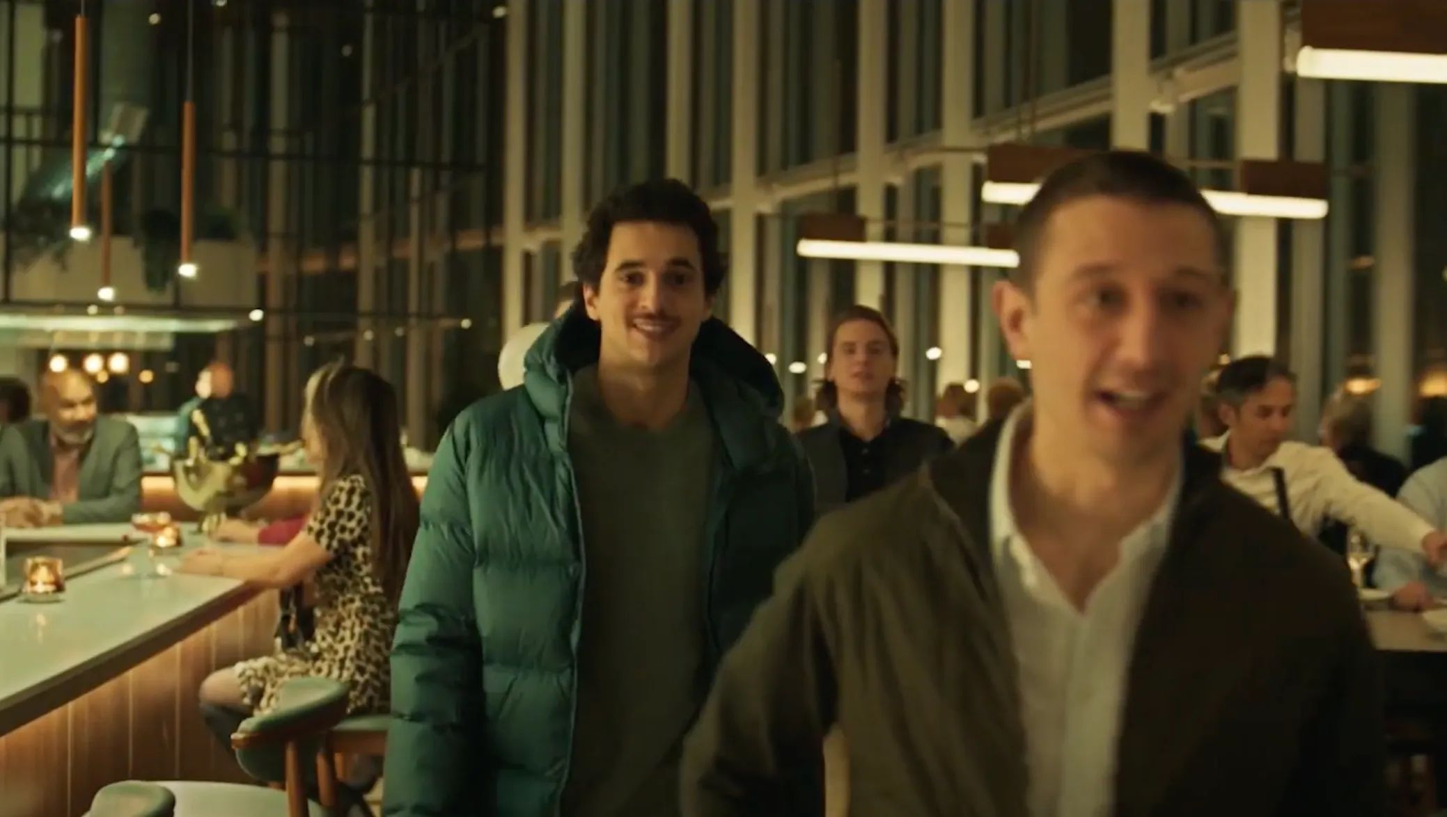 Het gaat van kwaad tot erger in de trailer van de nieuwe Nederlandse  Netflix film Crypto Boy