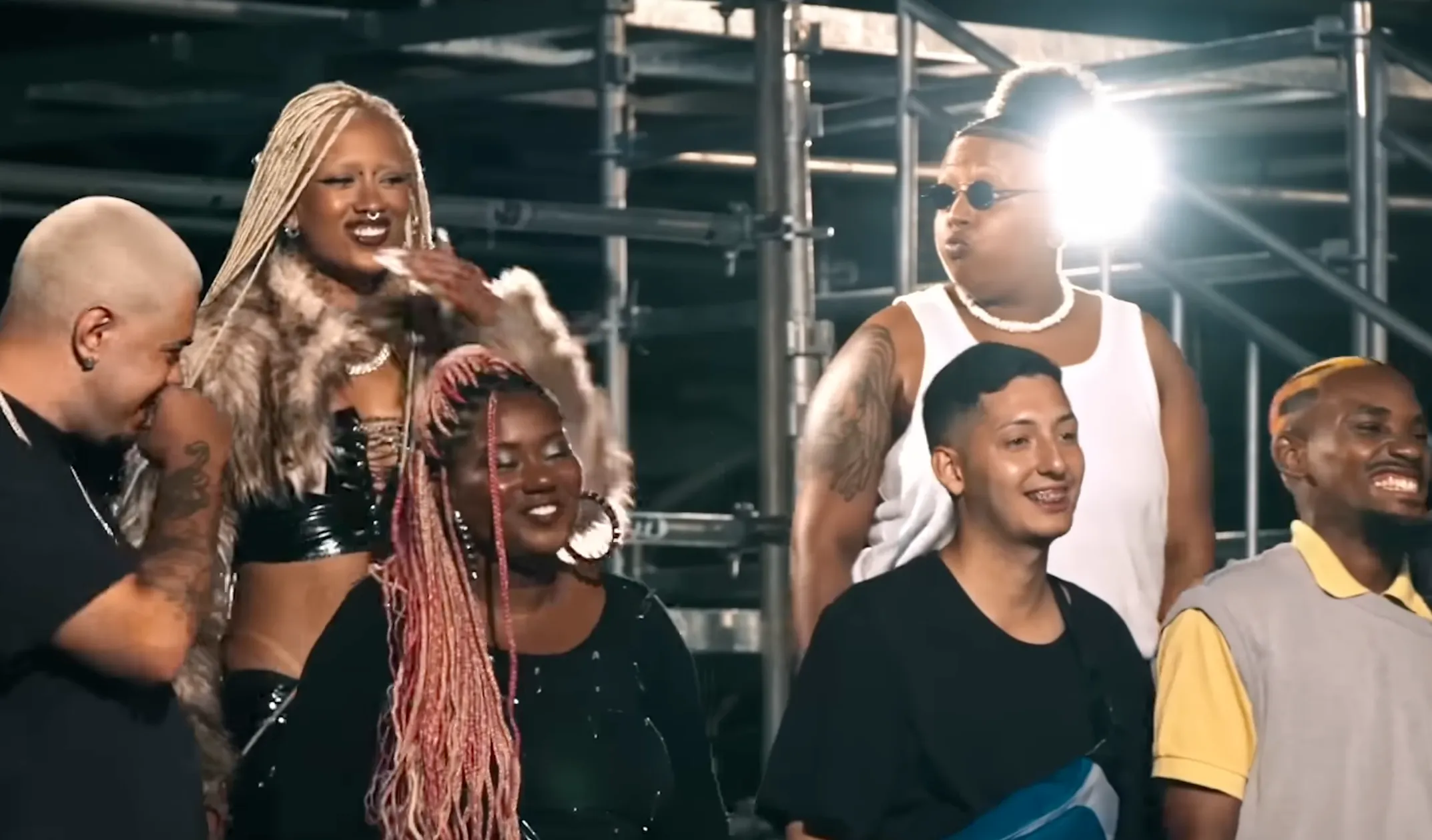 De grootste Braziliaanse rappers gaan op zoek naar de nieuwe hiphop ...