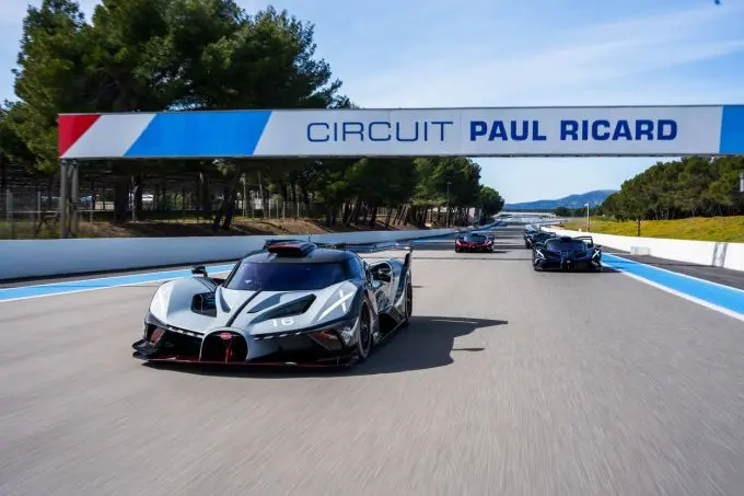01 bugatti feel the track