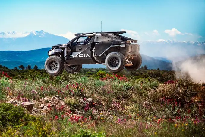 01 dacia sandrider voltooit eerste dakar test