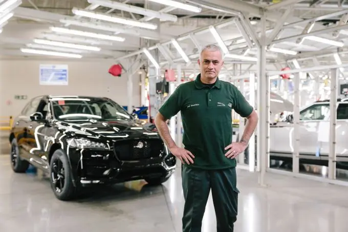 01 j f pace mourinho surprise visit 161117
