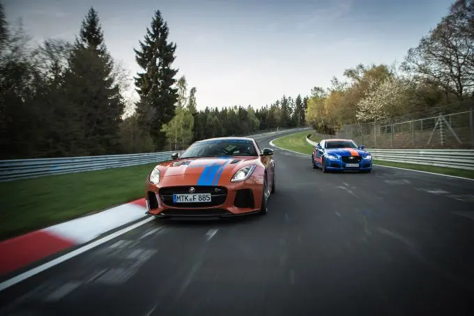 01 jaguar f type svr en xjr575 racetaxi