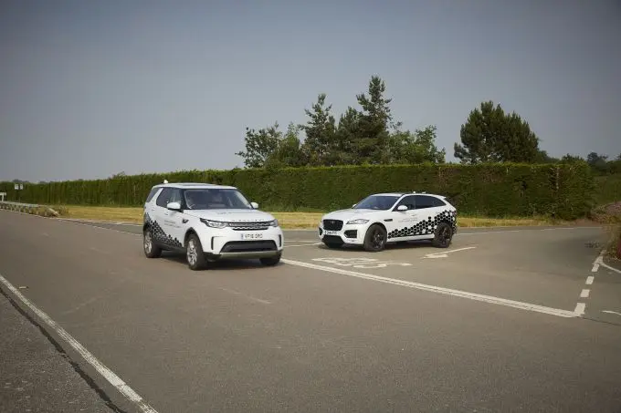 01 jaguar land rover test op britse wegen een vloot van connected autos