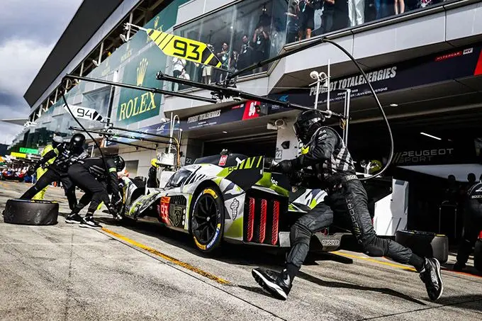 01 peugeot bereidt zich voor op monumentale race de 24 uur van le mans