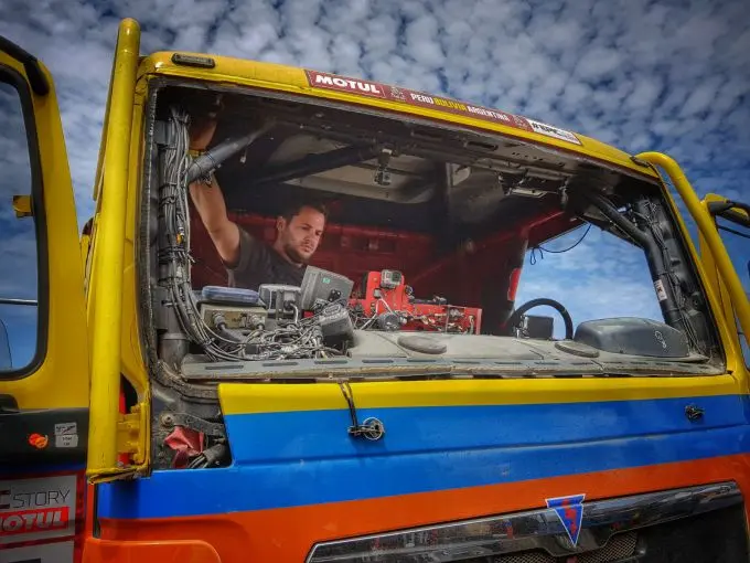 0109 rainbow truck