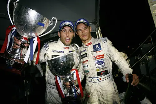 02109807 111 podium