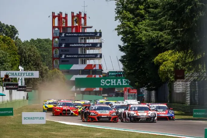 1 heat race op de dtm premiyre op imola 2 357ffe17 1959 7373 3694 f7c3ed34a96a