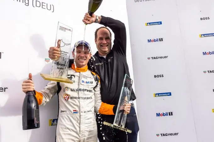 1 larry ten voorde champagne douche zaterdag race 15 305402321 523656573103623 4776588541542099525 n