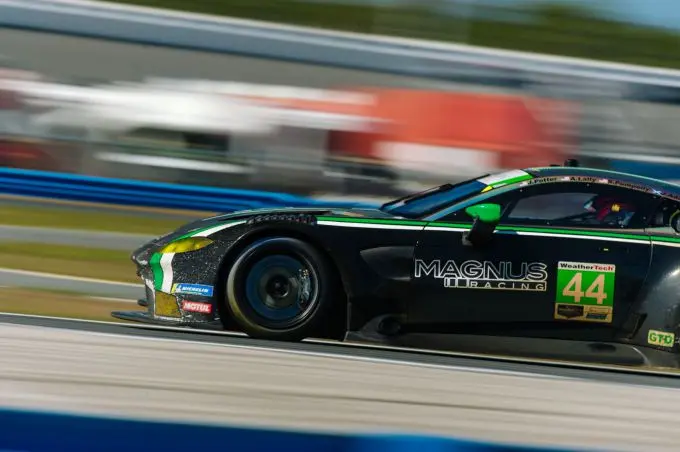 1 magnus racing 4