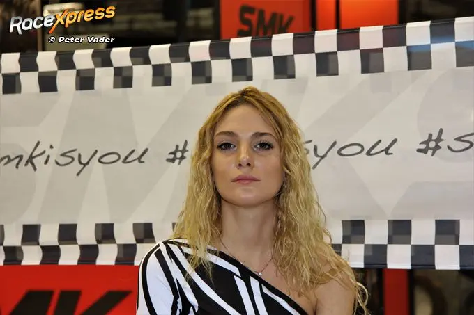 1 moto babe kis you img 9730 rx logo